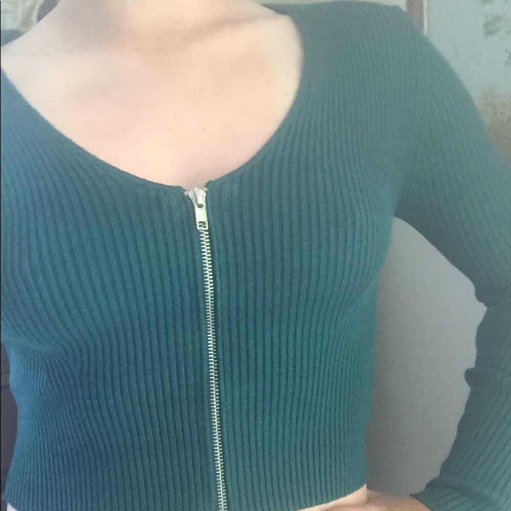Forever 21 evergreen zip up crop top